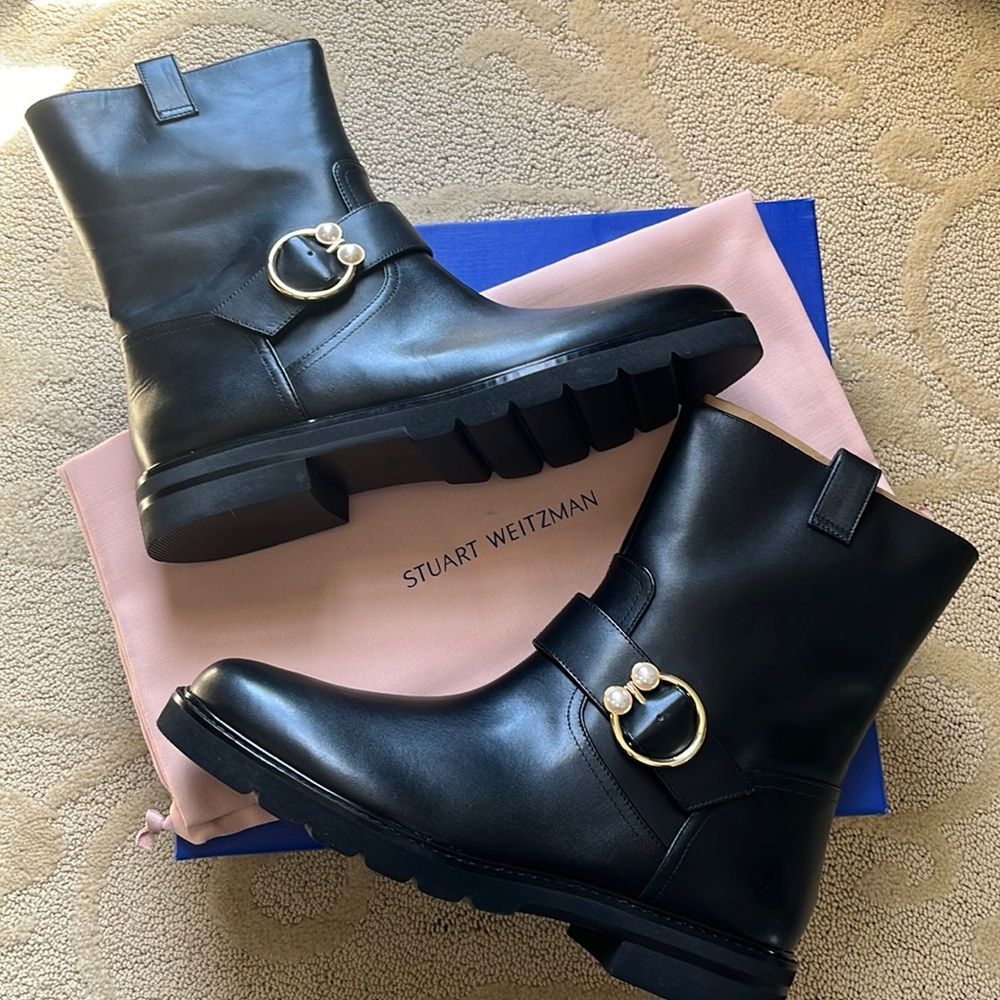 Stuart Weitzman Arlo Bootie with faux pearl - Picture 4 of 6